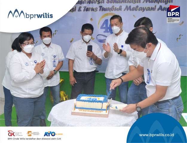Pemotongan Kue - HUT ke-40 BPR Wilis