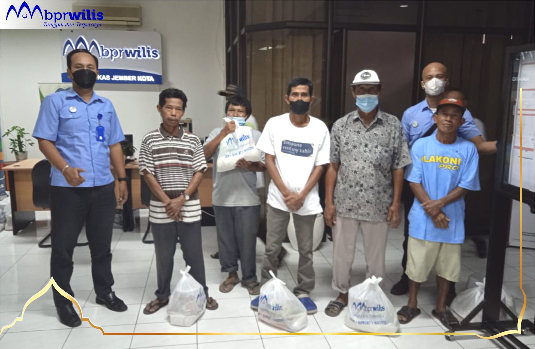 Pembagian zakat Idul Fitri 1443H Kantor Cabang Jember