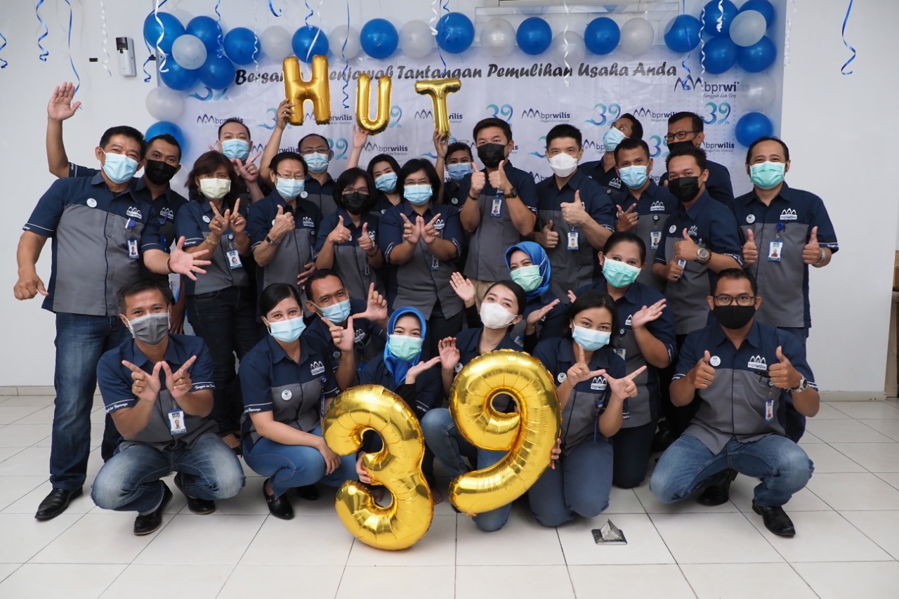 Tim Kantor Pusat dalam HUT BPR Cinde Wilis Ke-39