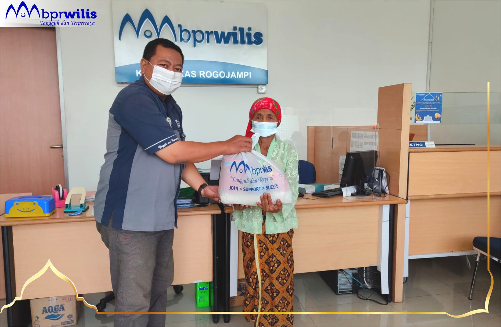 Pembagian zakat Idul Fitri 1443H Kantor Cabang Banyuwangi