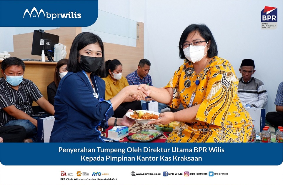 Penyerahan Tumpeng Kepada Pimkas Kraksaan